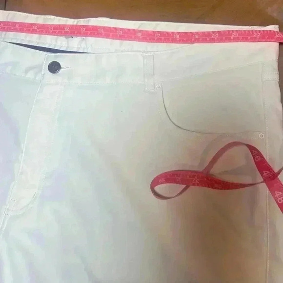 Peter Millar golf shorts in excellent condition size 44/34 - Picture 6 of 7